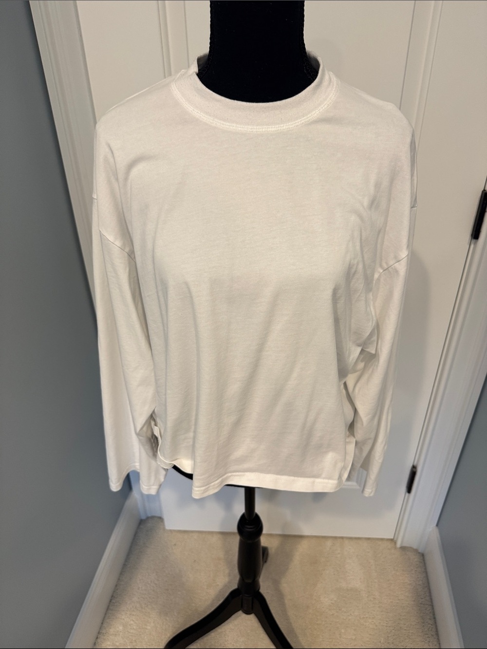 Lioness Long-Sleeve Crew Neck Shirt - White - Picture 3 of 6